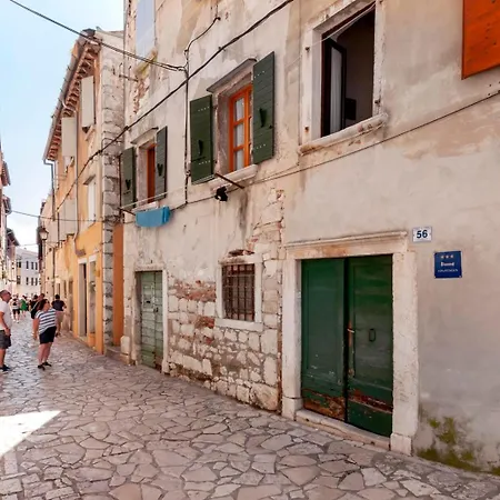 Vecchia * Ρόβινι