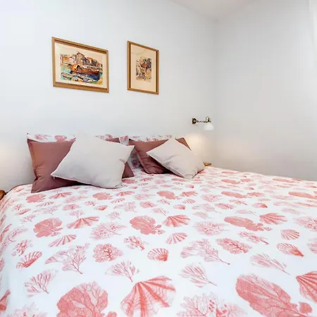 Vecchia Apartment *