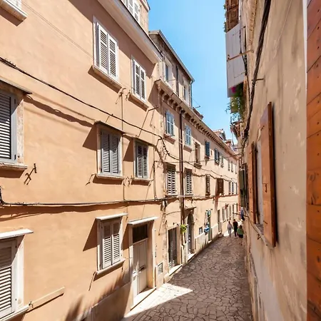 Vecchia *