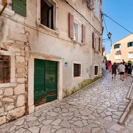 Vecchia *